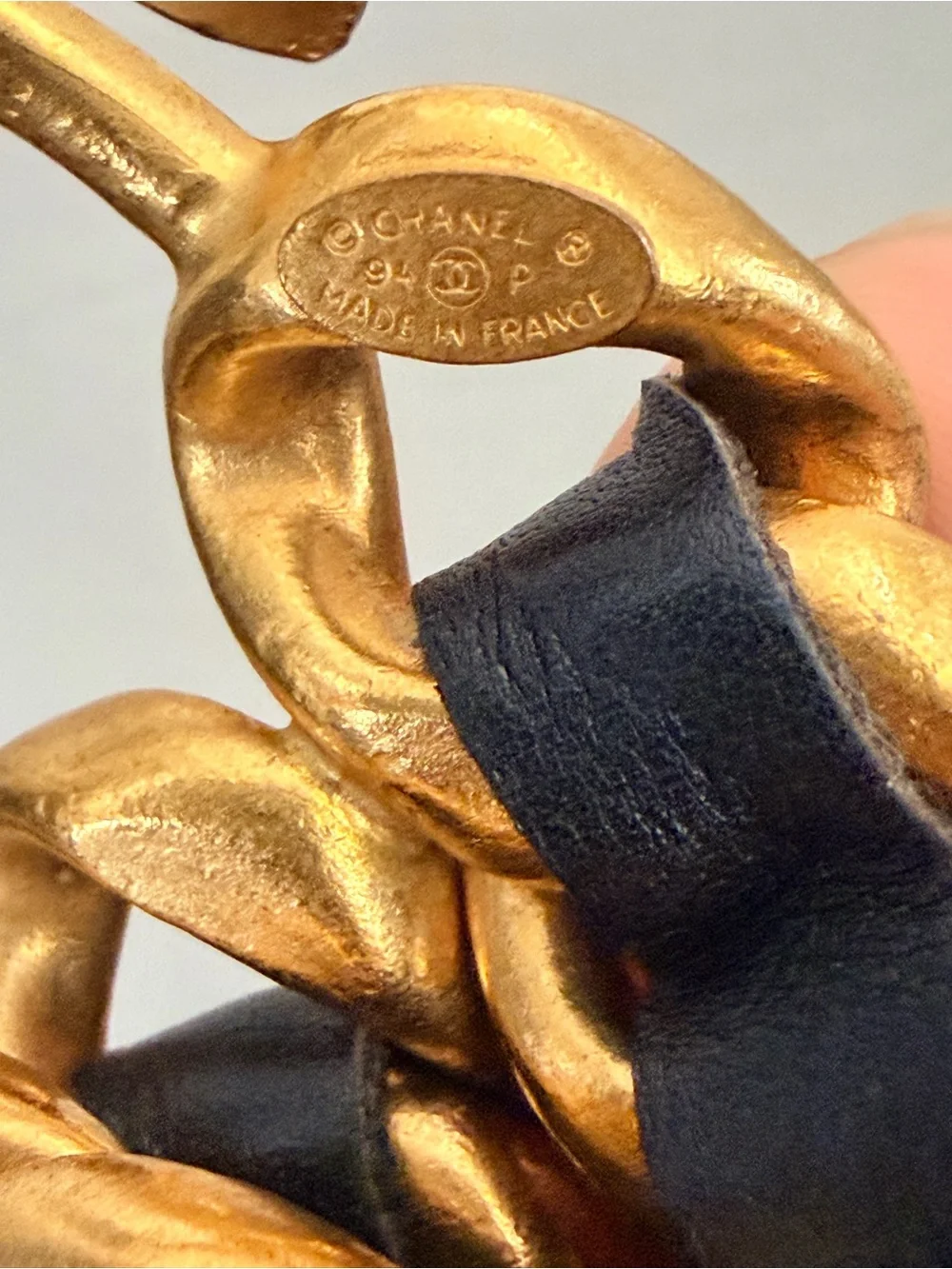 CHANEL Vintage Gold Chain Belt with Black Leather and CC Nautical Wheel Charm